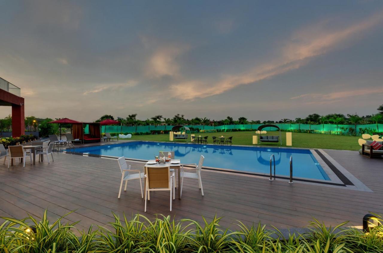 The Fern Royal Farm Resort, Anjār Esterno foto