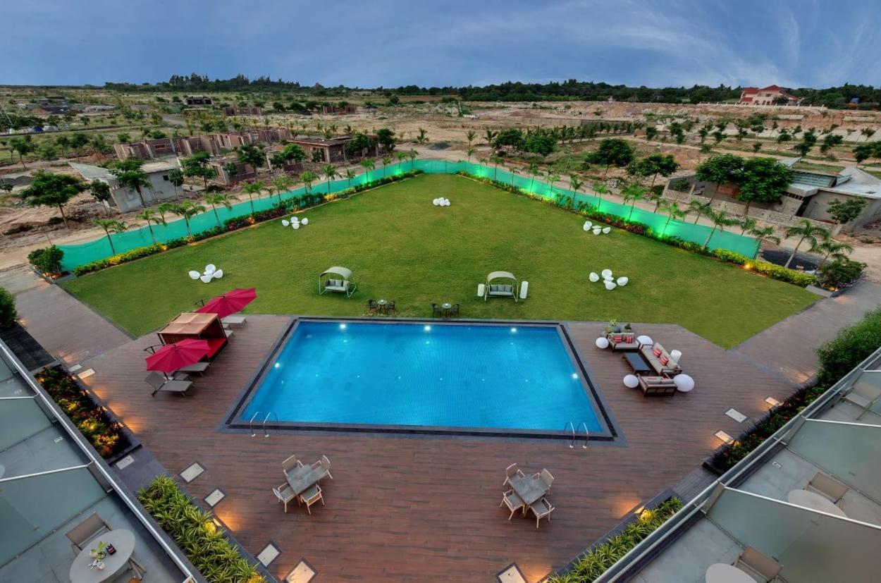 The Fern Royal Farm Resort, Anjār Esterno foto