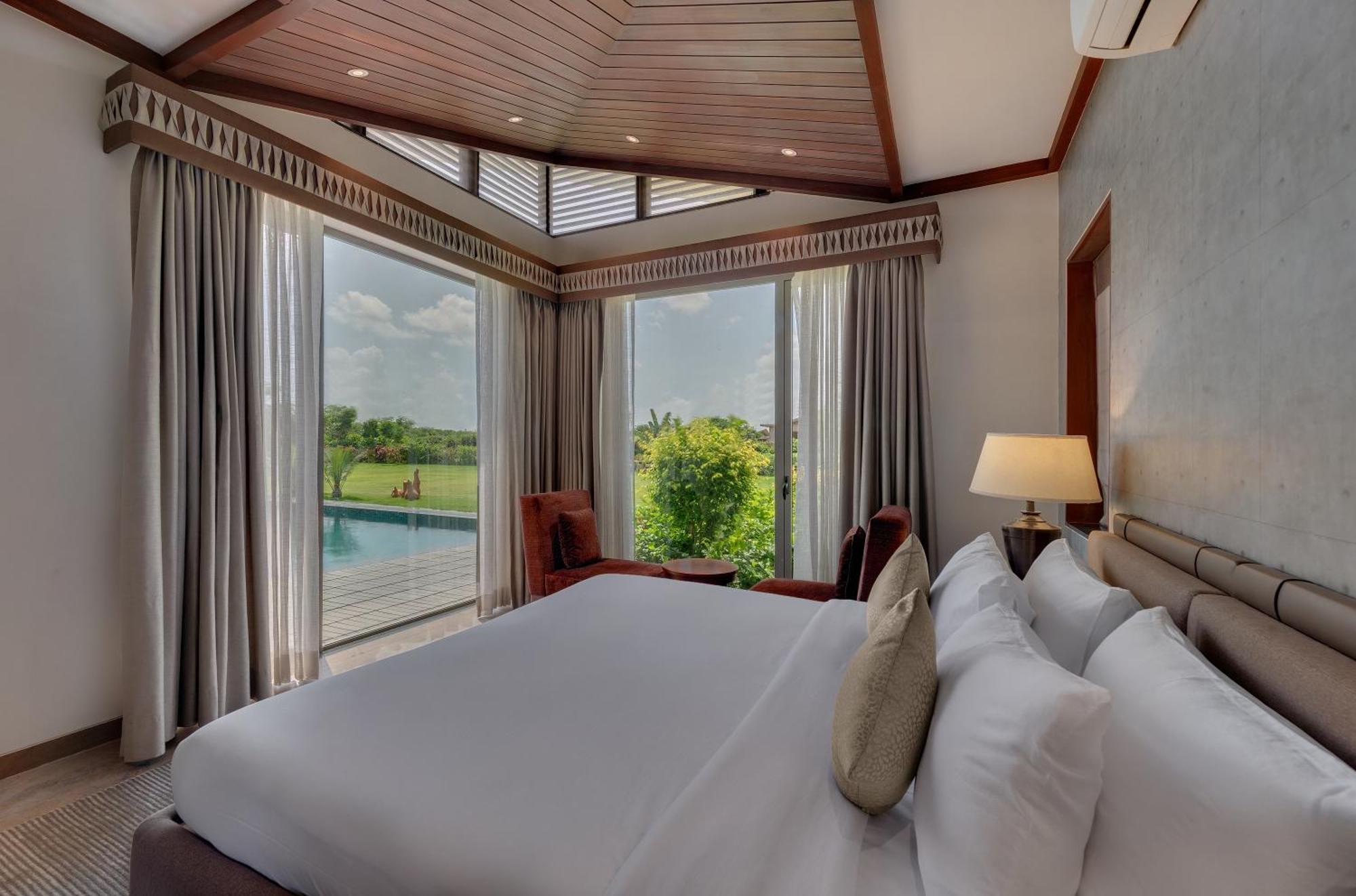 The Fern Royal Farm Resort, Anjār Esterno foto