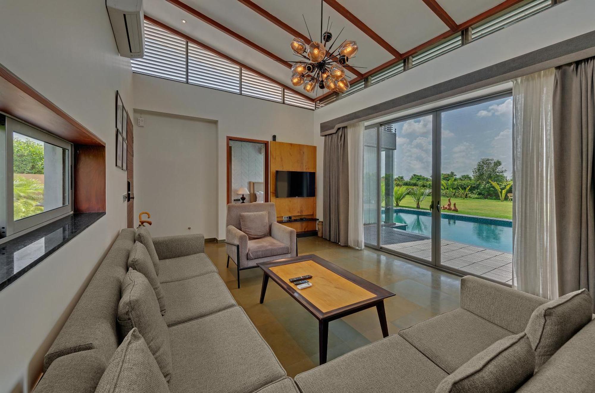The Fern Royal Farm Resort, Anjār Esterno foto