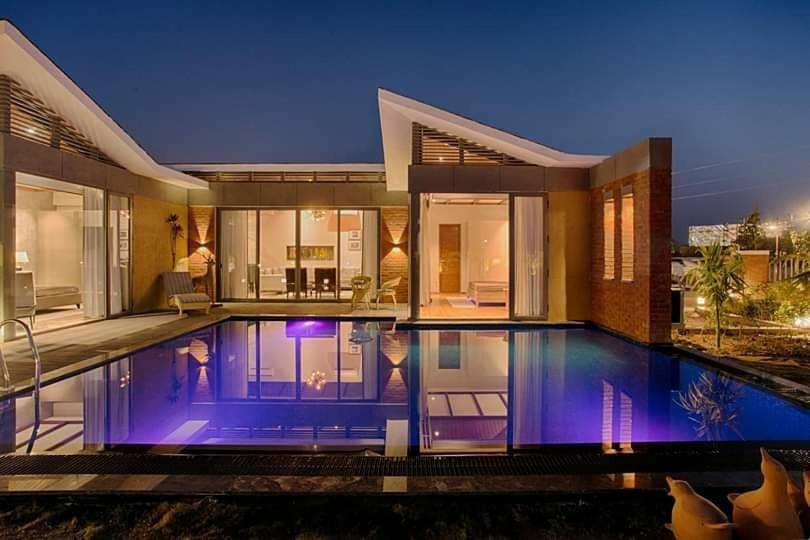 The Fern Royal Farm Resort, Anjār Esterno foto